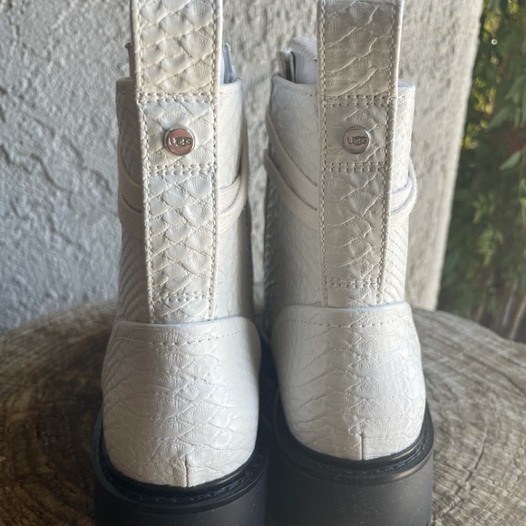 UGG DAREN Booties - Picture 3 of 5